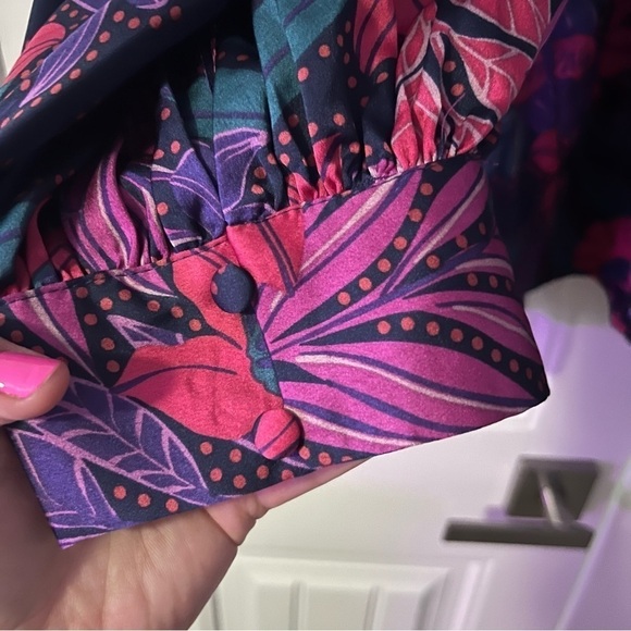 🆕💜Stunning Floral Blouse by Oddi - Picture 9 of 10